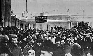 ManifestaciónAFavorDeLaRepúblicaPetrogrado1917--russiainrevolut00jone.jpg