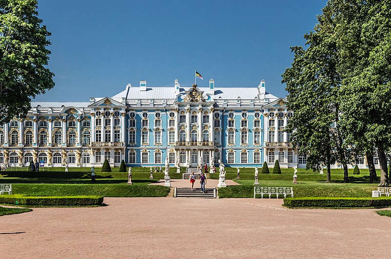 800px-Catherine_Palace_in_Tsarskoe_Selo_02.jpg